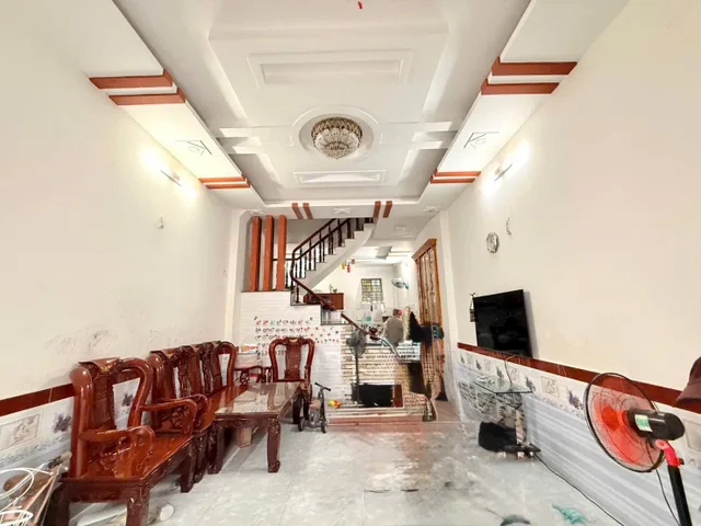 BÁN NHÀ KẾ CHỢ HẠT ĐIỀU L QUẬN 12 52M² 3 TẦNG 4PN 5.05 TỶ Ô TÔ ĐỖ CỬA HẺM THÔNG