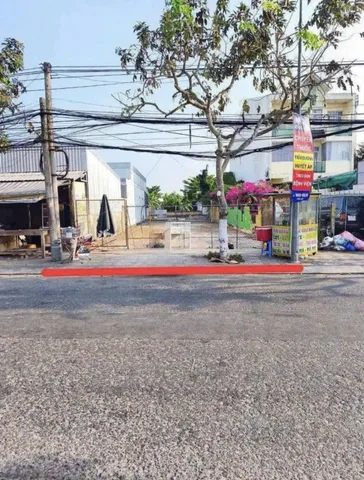 Mặt tiền đường Trương Định. Gần cổng chào Phường 6. Bến Tre.
