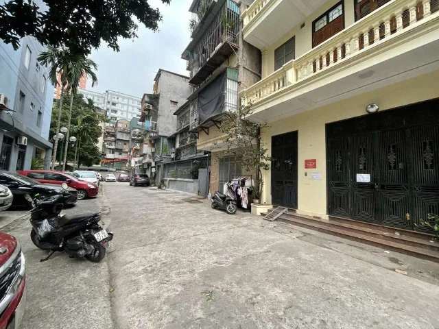 BÁN NHÀ PHÂN LÔ HOÀNG QUỐC VIỆT CẦU GIẤY. 54M2 4 TẦNG MT 6M  Ô TÔ TRÁNH - 20 TỶ