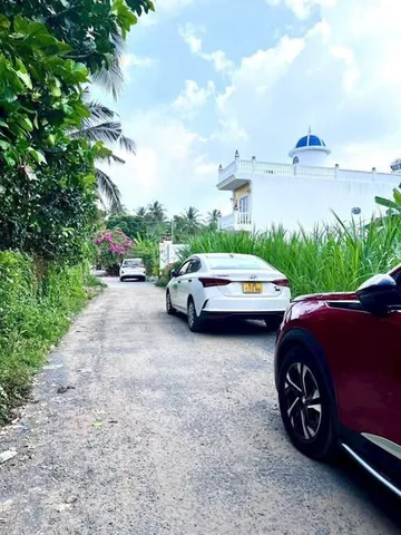 Đất thổ cư mặt hẻm nhựa gần Quảng Trường