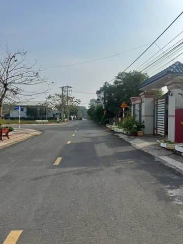 Bán đất mặt tiền nhựa 8m , giá rẻ đừng hỏi tại sao. Thiện chí mua xin đừng ép giá. Chính chủ kẹt tiền bán nhanh.