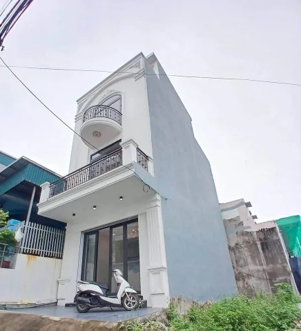 🔥 3,8 TỶ – SỞ HỮU ĐẤT PHỐ NHÀ THỜ + NHÀ 3 TẦNG
Bán Đất 68.7m2 có sẵn 68.7 m2 thổ cư giá 3.8 tỷ tại - Chọn - Phường Bạch Đằng Thành phố Hạ Long Quảng Ninh