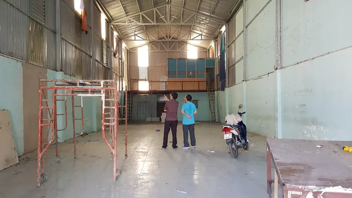 NHÀ XƯỞNG CHO THUÊ NẰM ĐƯỜNG LÊ THỊ RIÊNG PHƯỜNG THỚI AN QUẬN 12. DT: 300M GIÁ 28 TRIÊU/THÁNG LH: 0908561228