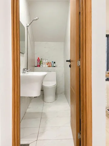 NHÀ MỚI FULL NỘI THẤT - ĐH GIAO THÔNG VẬN TẢI - LÊ VĂN VIỆT - 58M2 (5.5x10.5) - GIÁ 7.x Tỷ (8.23)