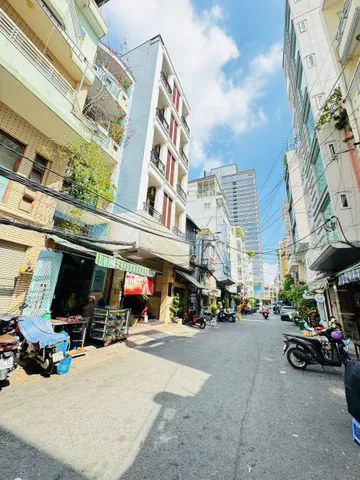 Bán Nhà Mặt Tiền 130 Nguyễn Trãi, Bến Thành, Quận 1