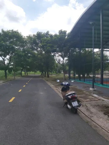 Đất đẹp đối diện sân bóng, giá 1,83 tỷ, khu dân cư Sài Gòn Village, diện tích 5m x 16m, tiện kinh doanh ăn uống