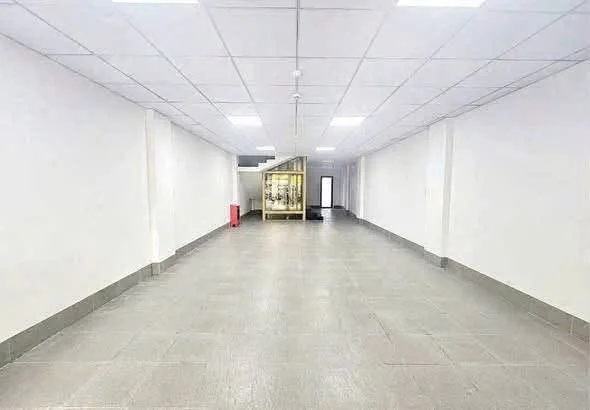 Cho thuê tòa nhà có thang máy 5 lầu mặt tiền đường 30 tháng 4 gần chợ xuân khánh