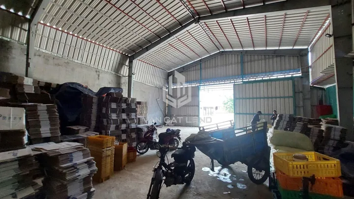🏭 CHO THUÊ XƯỞNG MỚI 300M² – NGANG 12M – CONTAINER VÀO TẬN CỬA – 20 TRIỆU/THÁNG 🏭