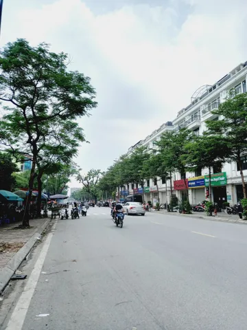 BÁN TOÀ BUILDING VĂN PHÒNG KẾT HỢP CHDV CAO CẤP TRUNG TÂM QUẬN TÂY HỒ-DT 250M2 9 TẦNG MT 7,8M-GIÁ 98.5 TỶ-DÒNG TIỀN 300TR/THÁNG