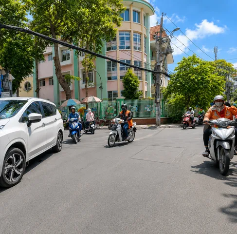 Bán nhà Mặt Tiền khu VIP Bành Văn Trân, CMT8... - DT 137m2 (4x34) x 5 tầng, 11PN - 22.x tỷ