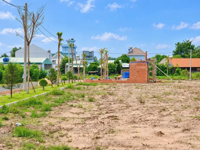 Bán cặp đất xây trọ 400m2 - 120m2 thổ cư - giá 665tr liền kề KCN Becamex Chơn Thành. Sổ hồng sẵn, hỗ trợ lên thổ cư 800k/m2.