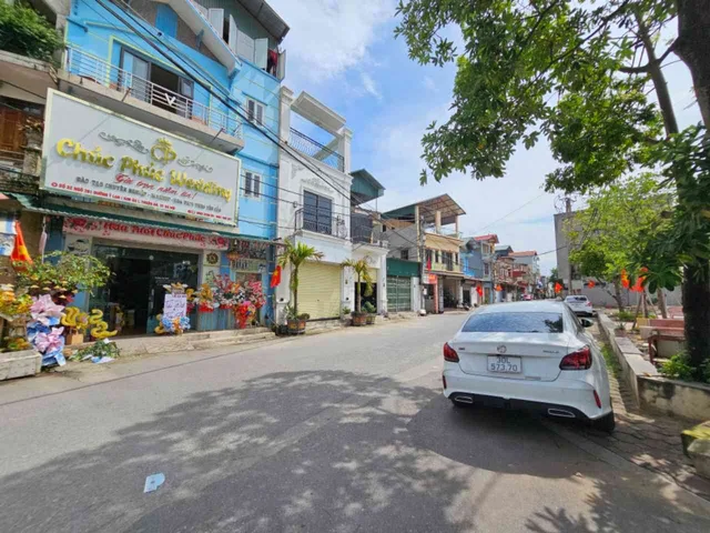 Bán 65m2 đất đầu làng Kim Âu – 5,1 tỷ còn thương lượng. Ô tô đỗ cửa . Sổ vuông A4 
🚨Bán kính 300m là Chợ Kim Âu, Trường học các cấp, 50m ra trục chính Ỷ Lan 
🏠 Chủ Tặng nhà cấp 4