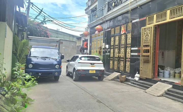 Hẻm xe tải thông, nhà 4 tầng Bình Tân, chỉ hơn 5ty