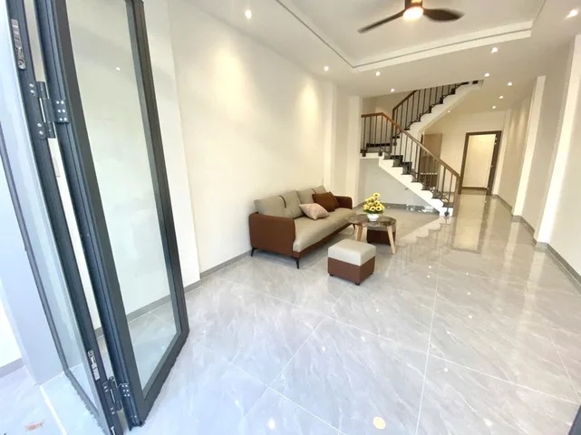 Nhỉnh 4 tỷ nhà mới ở ngay gần nhà thờ PHAOLO, DT 80M²,hẻm xetải thông(KK1408).