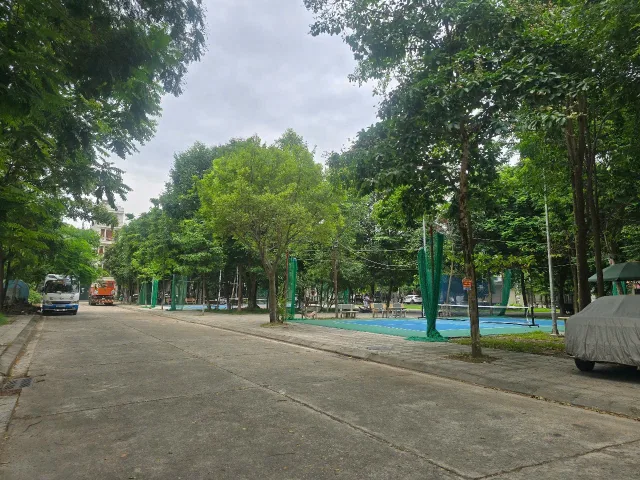Lô Giãn Dân Khu Bồ Sơn 1, Võ Cường TPBN, Cách vườn hoa 1 lô đất, Cách trường học cấp 1+2 bồ sươn chỉ 100m , làn 2 đường hoàng hoa thám và Bình Than
⭐️ Diện Tích 81m2
⭐️ Mặt Tiền 4,5m Đông Bắc