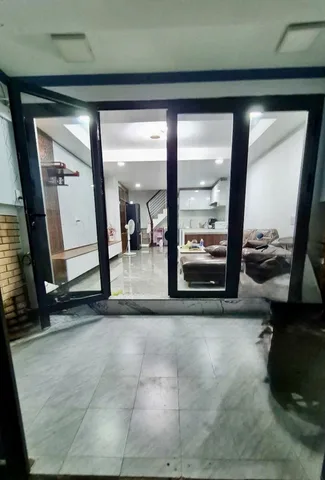 Nhà 3 tầng liền kề chợ Phú Thuận; ngang 4m vuông vức; cách mặt tiền 25m; nhà mới chắc chắn