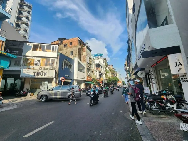 Bán Nhà Mặt Tiền 40 Lê Thị Riêng, Phường Bến Thành, Quận 1