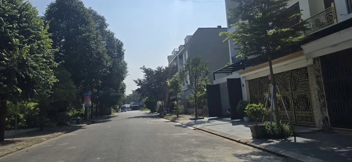 Bán đất dãy NQ3 mặt đường đại tráng nhìn vườn hoa KĐT đại dương. Diện tích 117m mặt tiền 6m hướng tây bắc. Phường võ cường tỉnh bắc ninh