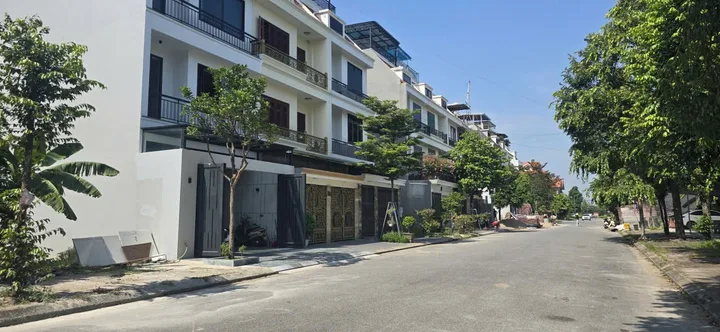 Bán đất dãy NQ3 mặt đường đại tráng nhìn vườn hoa KĐT đại dương. Diện tích 117m mặt tiền 6m hướng tây bắc. Phường võ cường tỉnh bắc ninh