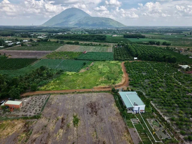 CHỦ GỬI BÁN 20 NỀN ĐẸP VIEW NÚI BÀ – SAU TRƯỜNG TIỂU HỌC TÂN HƯNG CŨ (NAY THUỘC XÃ TÂN PHÚ, TỈNH TÂY NINH)
5x42 80m2 thổ cư