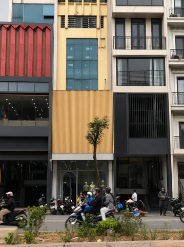 Cho thuê nhà 5 tầng THANG MÁY tại Mặt Phố XUÂN THUỶ, Cầu Giấy. 80 triệu/ tháng.