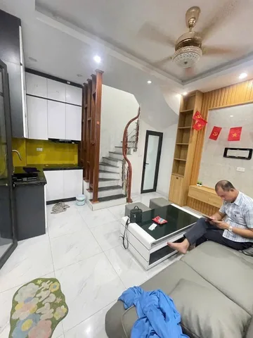 QUAN THỔ 1 – ĐỐNG ĐA – 20M² × 5 TẦNG – 3PN – 3WC – FULL NỘI THẤT – Ô TÔ CÁCH NHÀ 50M – 12 TRIỆU/THÁNG