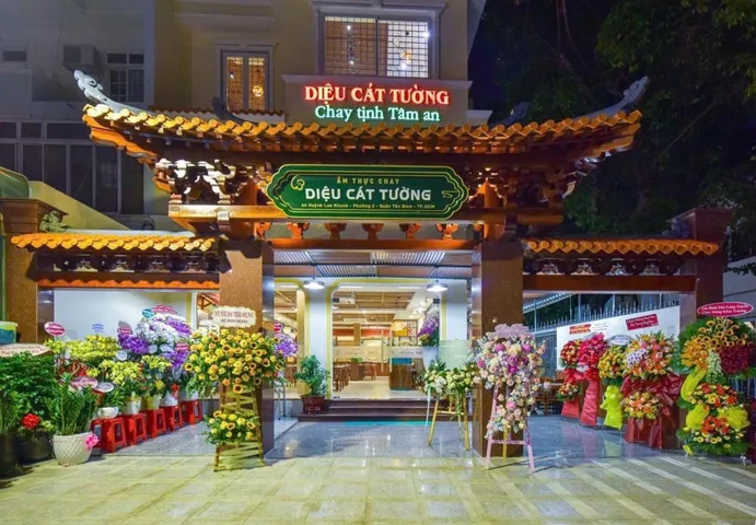 Bán nhà mặt tiền Huỳnh Lan Khanh 200m2 có sẵn 198 m2 thổ cư giá 53.5 tỷ tại Phường 02 Quận Tân Bình TP. Hồ Chí Minh