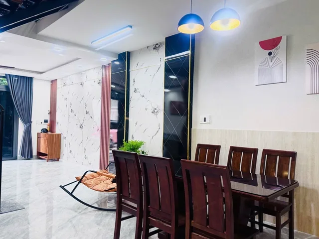 VỊ TRÍ ĐẸP — NHÀ MỚI ĐẸP XINH - NGANG LỚN 5M LÀ 1 LỢI THẾ - HẺM XE TẢI 7M BON BON - NHÀ 2 TẦNG ĐẸP KIÊN CỐ