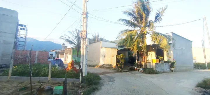 Bán Đất Diên Điền Xung Quanh Nhà Cửa Dân Cư Đông Gía 570 Triệu