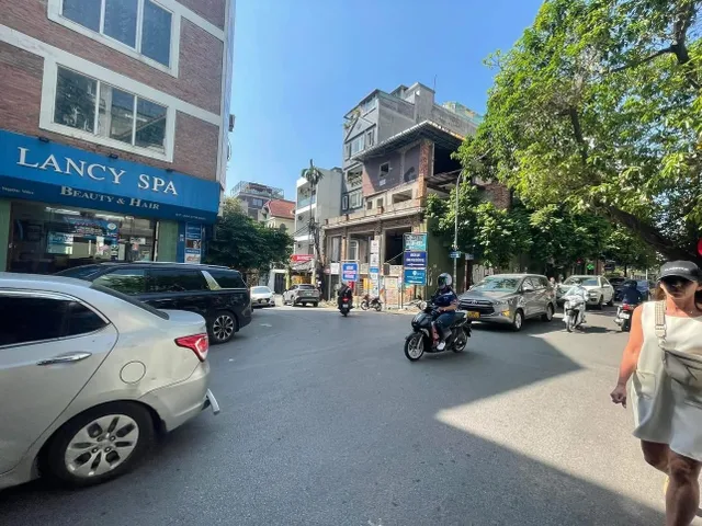 SIÊU VIP SIÊU HIẾM TOÀ APARTMENT LÔ GÓC 3 THOÁNG VIEW TRIỆU ĐÔ VƯỜN HOA -HỒ TÂY LỘNG GIÓ-DÒNG TIỀN 2.5 TỶ/NĂM-DT 120M 9T MT 8.5M-139 TỶ