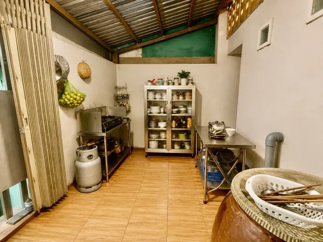 Bán Đất có nhà Hồ Học Lãm, 160m2, 10x16m, 3 tầng, 4PN, HC đủ, ko QH, hẻm rộng