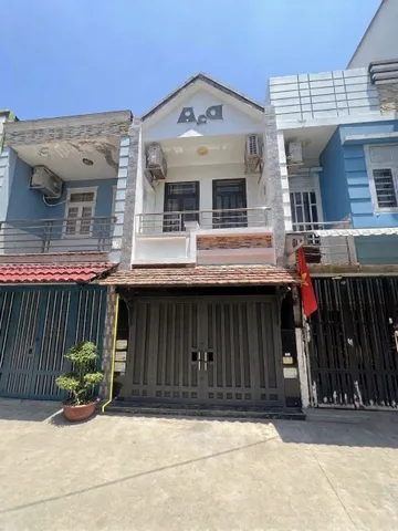 Chỉ 2 tỷ 1 sở hữu ngay căn nhà 2 tầng sổ hồng có sẵn xe hơi