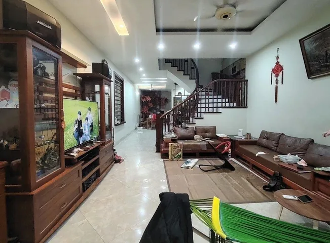 BÁN NHÀ Ô CÁCH - CỰC HIẾM – SIÊU PHẨM SÂN VƯỜN – NỘI THẤT CHẤT LỪ – VF3 TẬN CỬA