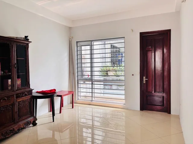 Bán Nhà Dương Quảng Hàm. Cầu Giấy. DT 53m2. MT 3.9m. 5 Tầng. Giá 13.7 Tỷ.