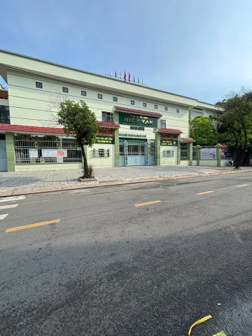 NHÀ ĐẸP - HẺM XE HƠI - 3 TẦNG - CHỦ NHÀ PHÚC HẬU - DIỆN TÍCH LỚN - 63M² - HÒA BÌNH