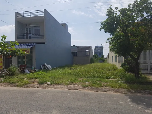 Bán lô đất ngay bv xuyên á, sát bên vinhomes sài gòn park, sổ hồng riêng, xây dựng ngay