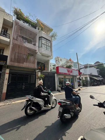 SIÊU PHẨM LÊ VĂN SỸ - NHÀ ĐẸP 2P QUA QUẬN 1 – HẺM 8M KINH DOANH - 5 TẤM 4X14 - NHINH 11TY