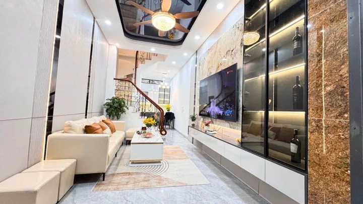 Dành cho gia đình mua ở Hoàng Văn Thái 46m2, 5T 2 mặt thoáng, giá chào 12 tỷ