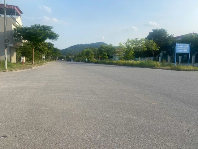 🌴😍BÁN Ô ĐẤT ĐƯỜNG LỚN CHU MẪU Ô ÁP GÓC CÓ KHE THOÁNG GIÁ THƯƠNG LƯỢNG 
🤝Dt : 90m2 
👍Mt : 5m
🚅Hướng : Bắc