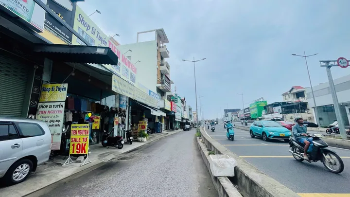 Bán Nhà riêng 100m2 có sẵn 100 m2 thổ cư giá 10 tỷ tại Đường 23/10 Xã Vĩnh Hiệp Thành phố Nha Trang Khánh Hòa