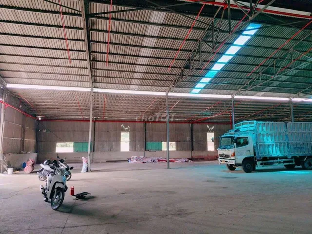 Cho thuê xưởng Cụm Sx CN 4000m2.Đầy đủ giấy tờ.Tiếp gỗ phun sơn.Tân PK
