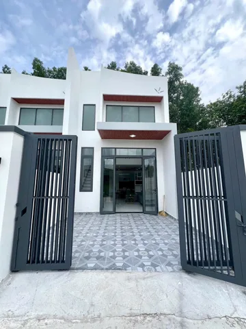 HẠ HẲN 200 TRIỆU BÁN NHANH NHÀ LẦU 3 PN GÀN CÂY XĂNG THẠNH PHÚ