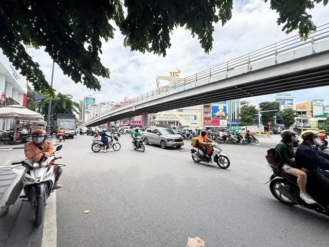 SIÊU PHẨM TÂN BÌNH - NGAY THĂNG LONG CỘNG HOÀ - CÁCH MẶT TIỀN VÀI BƯỚC CHÂN - SẴN DÒNG TIỀN - GIÁ CHỈ NHỈNH 13 TỶ.