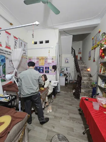 🏠 CHÍNH CHỦ GỬI BÁN NHÀ 3 TẦNG – BỒ SƠN NÚI. 
Diện tích 56m²
🚗 Đường thông, ô tô tránh nhau
Gần trung tâm: cách Công viên hồ điều hoà 100m. 

💰 Giá bán: 4 tỷ x (có gia lộc cho khách thiện chí).Lh.0947.164.998