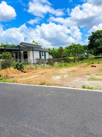 Bán Đất 500m2 - 200m2 thổ cư - giá 700tr. Mặt tiền đường kinh doanh, cách Chợ Trừ Văn Thố 2 phút di chuyển.
