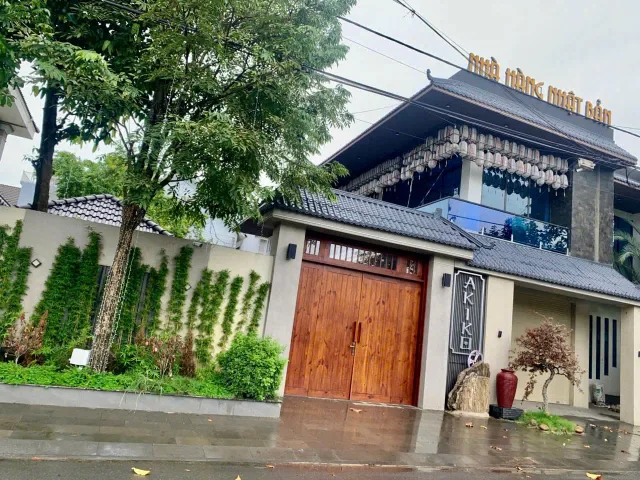 Bán 2 lô biệt thự liền kề + có nhà hàng trên đất