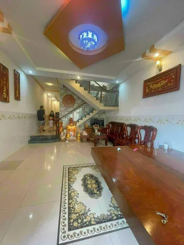 Cho thuê nhà 2 lầu 1 trệt 3PN, Hố Nai, Điểu Xiển, có máy lạnh, giường, tủ