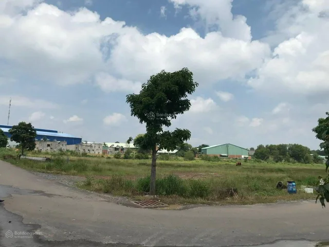 Giá tốt lô góc 2 mặt tiền Lãnh Binh Thăng, Tân Phước Khánh. DT 1.395,6m2 có sẵn 320m2 thổ cư ODT