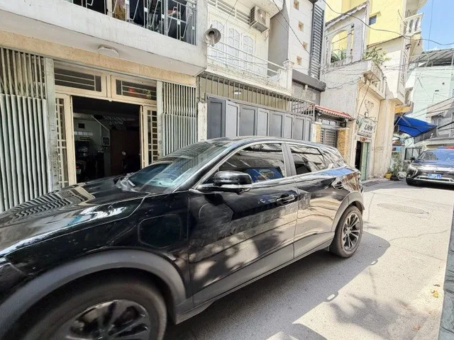 Bán Nhà r76m2-3 lầu- 10,9 tỷ, 2 mặt hẻm ô tô thông ngay Lê Quang Định
