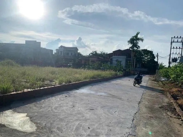 quán trạch - văn giang, 5m mặt đường, cạnh khu đấu giá. nhỉnh 3 tỷ.